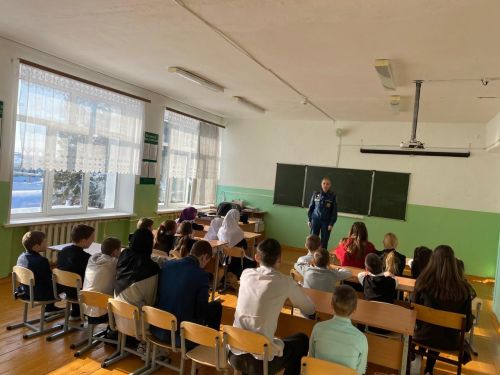 Чыбыклы мәктәбе укучылары белән янгын куркынычсызлыгы кагыйдәләре турында сөйләштеләр