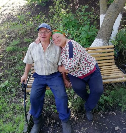 Кәрәкәстән Гөлчәчәк апа хәрбиләргә җибәрер өчен 130 йомыркага токмач кискән