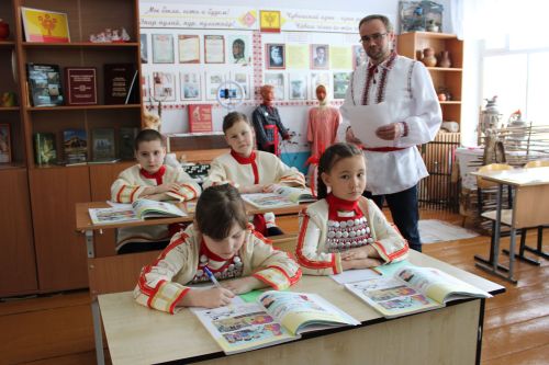 Туган телдә аралаштылар