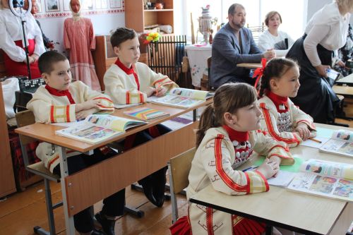 Туган телдә аралаштылар
