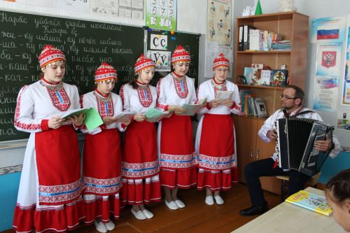 Туган телдә аралаштылар