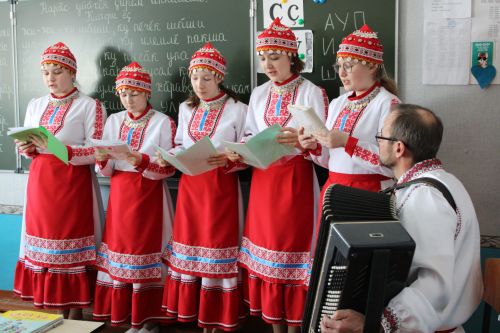 Туган телдә аралаштылар