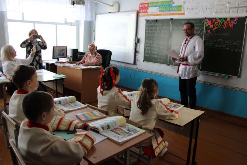 Туган телдә аралаштылар