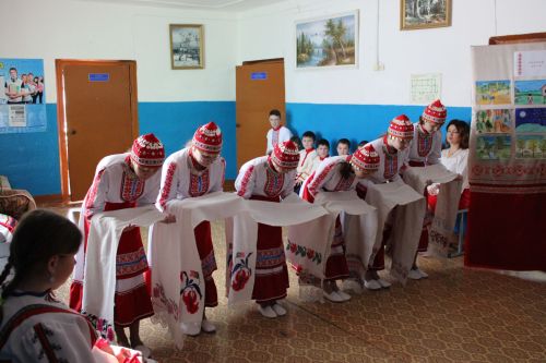 Туган телдә аралаштылар