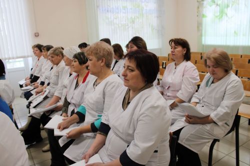 Зәйдә 17 кече шәфкать туташы сәламәтлек сагына басты