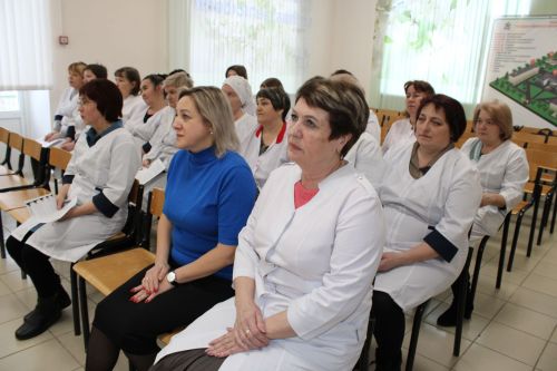 Зәйдә 17 кече шәфкать туташы сәламәтлек сагына басты