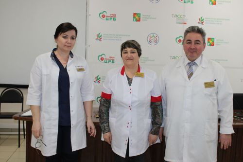 Зәйдә 17 кече шәфкать туташы сәламәтлек сагына басты