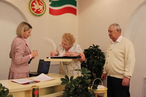 В Заинске сразу три юбилея супружеской жизни отметили в одной семье
