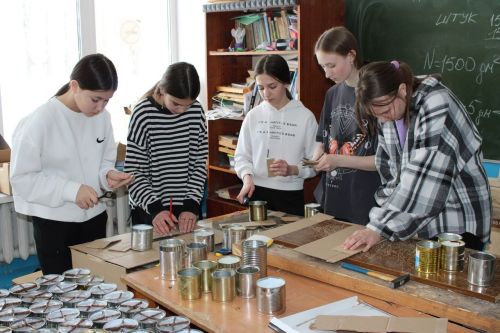 Балалардан хәрбиләргә җылылык: Түбән Биш мәктәбе укучылары окоп шәмнәре ясый