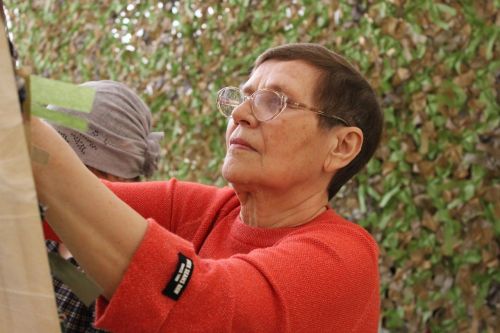 Маскировка челтәрләре үрүче Түбән Биш апалары: «Безнең өчен һәркайсы кадерле»