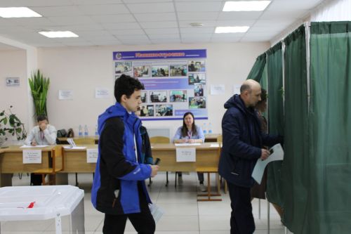 В Заинске проголосовала за будущего Президента России многодетная семья Ахметзяновых