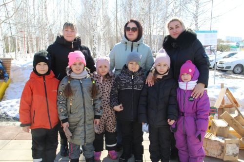 Зәйдә балалар ясаган сыерчык ояларын паркка элеп куйдылар