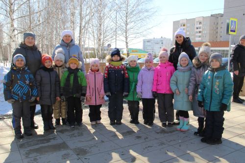 Зәйдә балалар ясаган сыерчык ояларын паркка элеп куйдылар