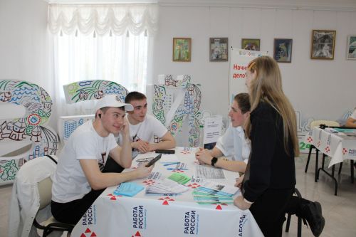 Фоторепортаж с заинской ярмарки трудоустройства