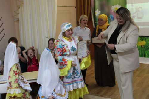 В Заинске необычный конкурс объединил шесть семей в детском саду «Дружная семейка»