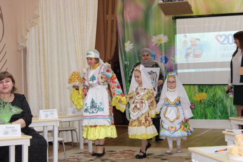 В Заинске необычный конкурс объединил шесть семей в детском саду «Дружная семейка»