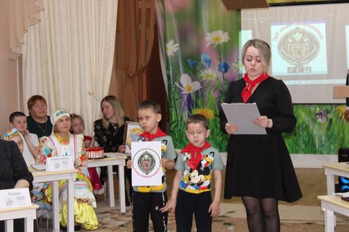 В Заинске необычный конкурс объединил шесть семей в детском саду «Дружная семейка»