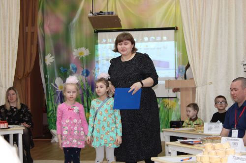 В Заинске необычный конкурс объединил шесть семей в детском саду «Дружная семейка»