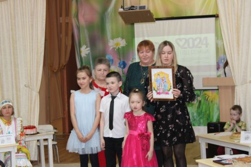В Заинске необычный конкурс объединил шесть семей в детском саду «Дружная семейка»