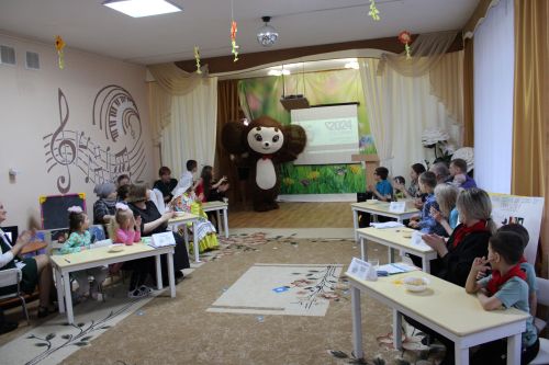 В Заинске необычный конкурс объединил шесть семей в детском саду «Дружная семейка»