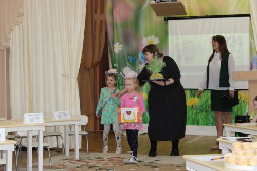 В Заинске необычный конкурс объединил шесть семей в детском саду «Дружная семейка»