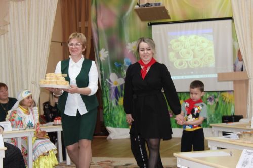 В Заинске необычный конкурс объединил шесть семей в детском саду «Дружная семейка»