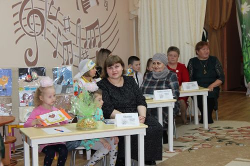 В Заинске необычный конкурс объединил шесть семей в детском саду «Дружная семейка»