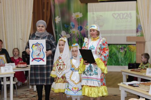 В Заинске необычный конкурс объединил шесть семей в детском саду «Дружная семейка»