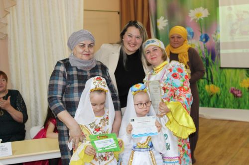 В Заинске необычный конкурс объединил шесть семей в детском саду «Дружная семейка»