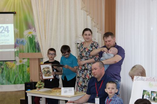 В Заинске необычный конкурс объединил шесть семей в детском саду «Дружная семейка»