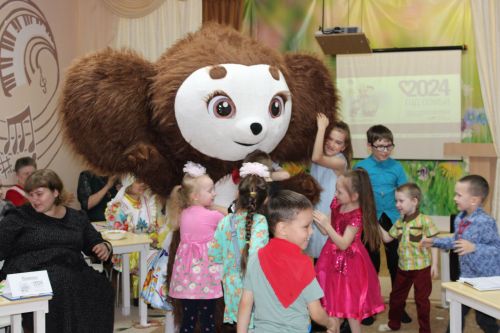 В Заинске необычный конкурс объединил шесть семей в детском саду «Дружная семейка»