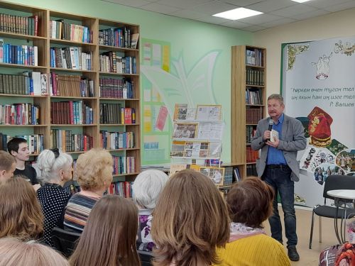 В библиотеке Заинска состоялась творческая встреча с поэтом Олегом Лоншаковым