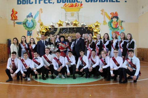Сегодня в школах Заинска проходят последние звонки