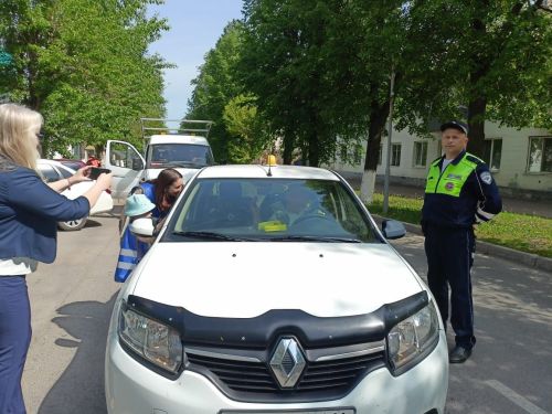 Заинским водителям напомнили правила перевозки детей