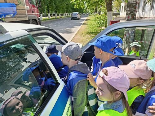 Заинским водителям напомнили правила перевозки детей