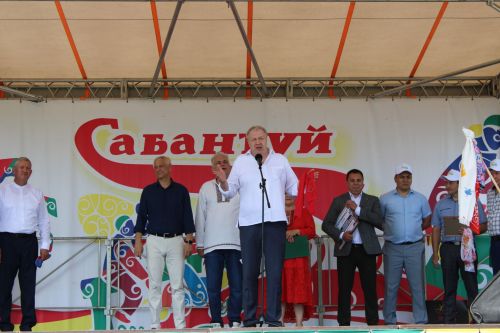 Зәйлеләр Магнитогорск Сабантуен күркәм әзерләнгән мәйданчык, чыгышлар белән бизәде