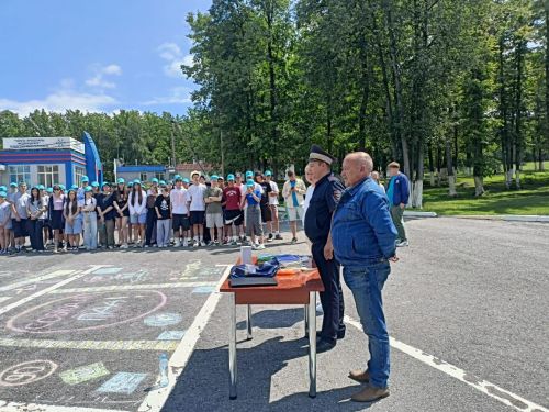 Рисунки по правилам дорожного движения оценили в Госавтоинспекции Заинского района