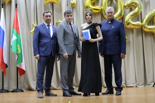 Заинские выпускники получили документы об окончании школы