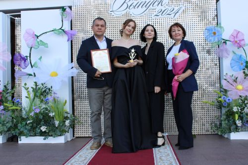 Заинские выпускники станцевали последний школьный вальс
