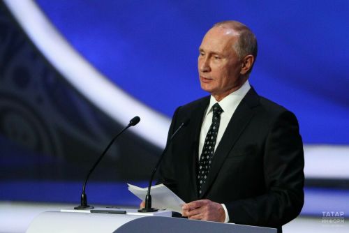 Владимир Путин поздравил российских выпускников с окончанием школы