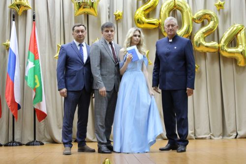 Заинские выпускники получили документы об окончании школы