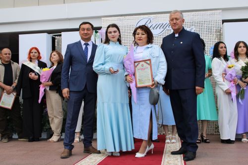 Заинские выпускники станцевали последний школьный вальс