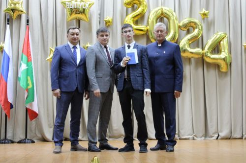 Заинские выпускники получили документы об окончании школы