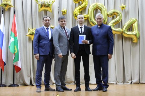Заинские выпускники получили документы об окончании школы