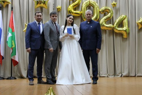 Заинские выпускники получили документы об окончании школы