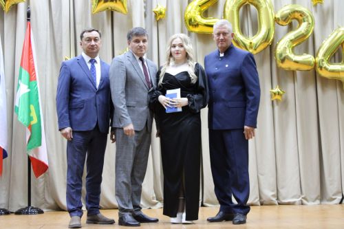 Заинские выпускники получили документы об окончании школы