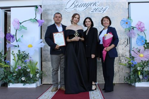 Заинские выпускники станцевали последний школьный вальс