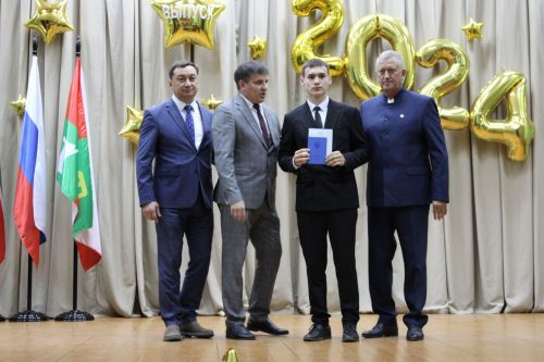 Заинские выпускники получили документы об окончании школы