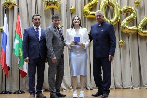 Заинские выпускники получили документы об окончании школы
