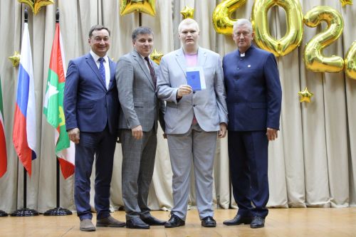 Заинские выпускники получили документы об окончании школы